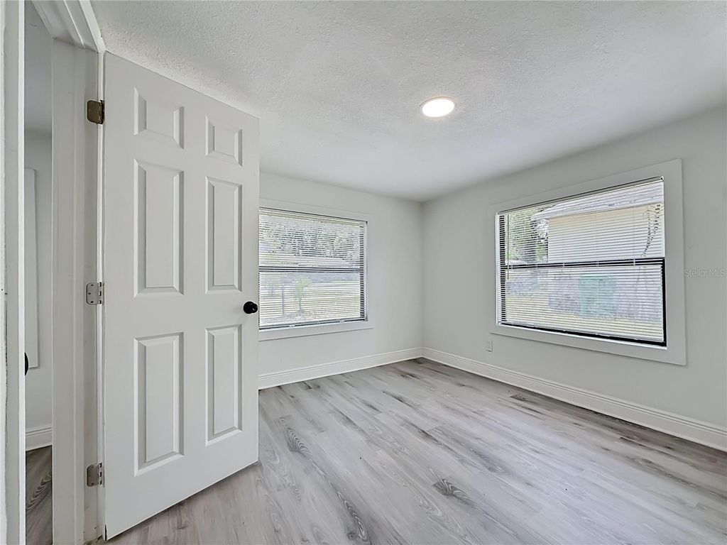 Image 9 of property listing at 8414 N 20TH STREET, Tampa, FL 33604