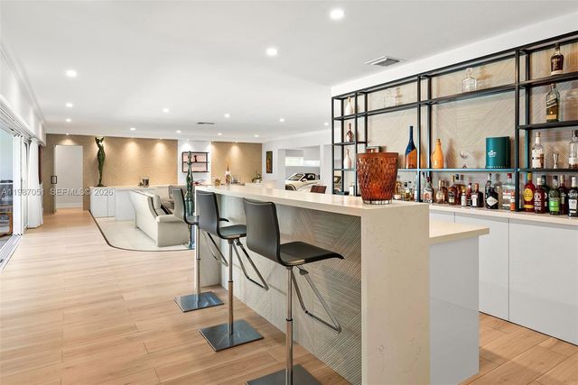 424 Alamanda Dr, Hallandale Beach, FL 33009