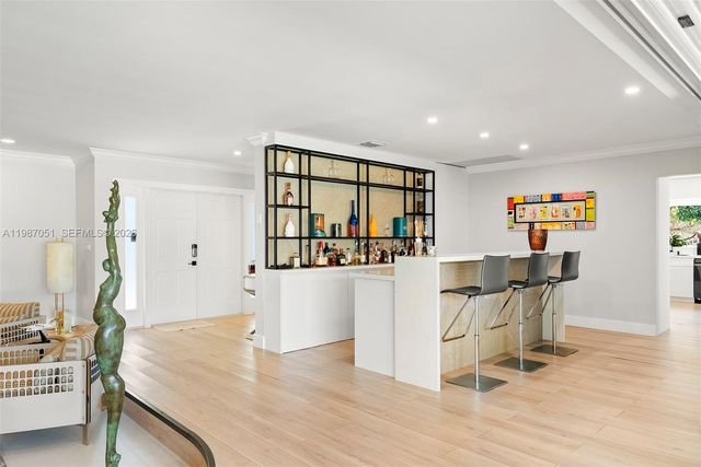 424 Alamanda Dr, Hallandale Beach, FL 33009