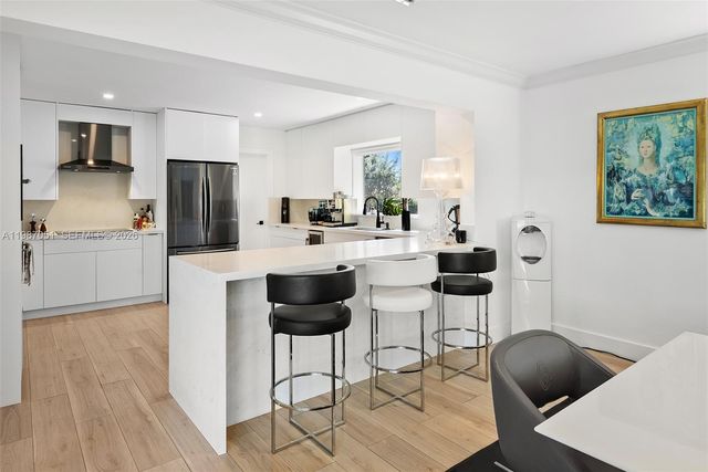 424 Alamanda Dr, Hallandale Beach, FL 33009