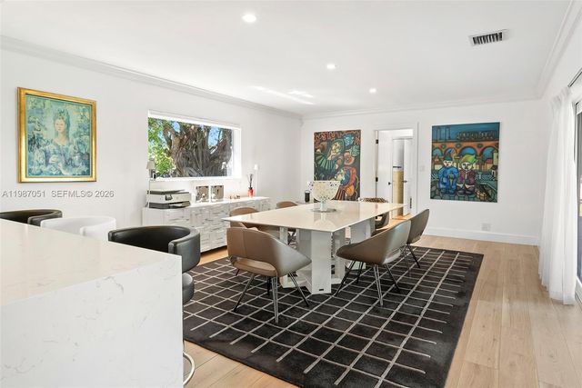 424 Alamanda Dr, Hallandale Beach, FL 33009