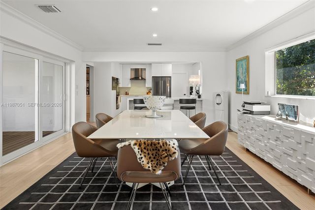 424 Alamanda Dr, Hallandale Beach, FL 33009