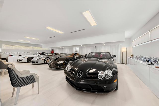 424 Alamanda Dr, Hallandale Beach, FL 33009