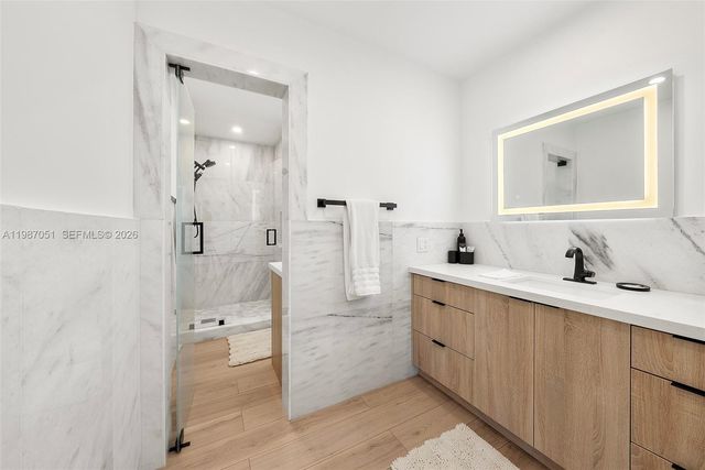 424 Alamanda Dr, Hallandale Beach, FL 33009