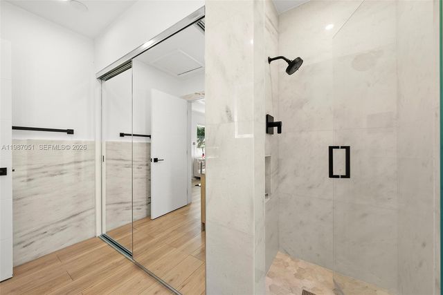 424 Alamanda Dr, Hallandale Beach, FL 33009