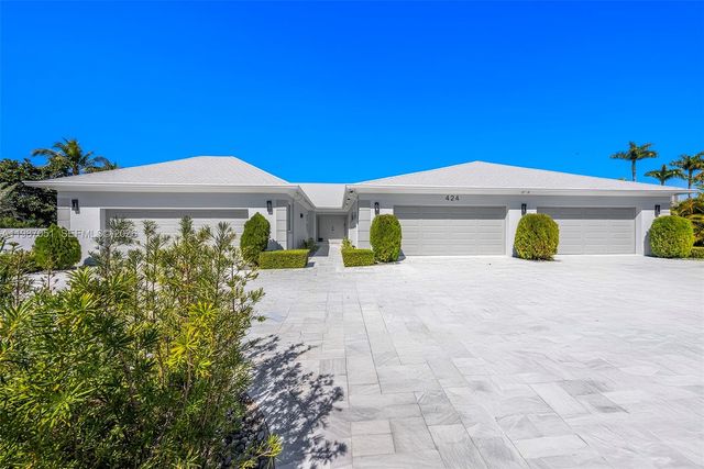 424 Alamanda Dr, Hallandale Beach, FL 33009