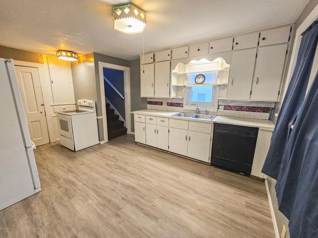 606 W Main Street, Marshall, MN 56258