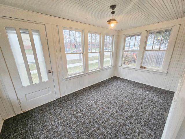 606 W Main Street, Marshall, MN 56258