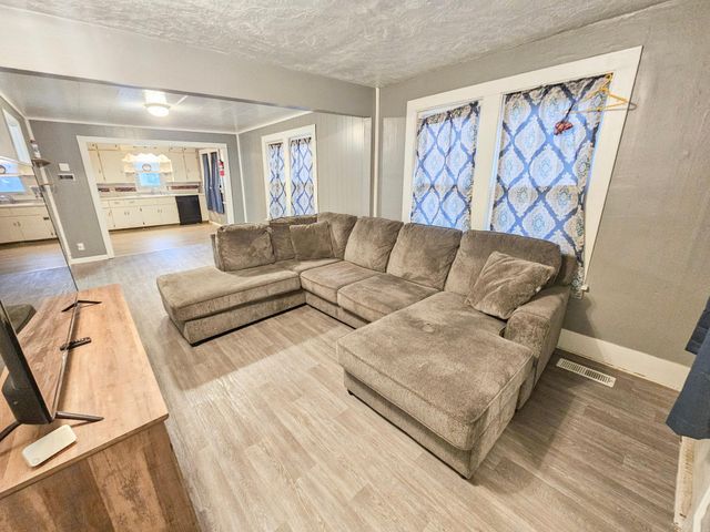 606 W Main Street, Marshall, MN 56258