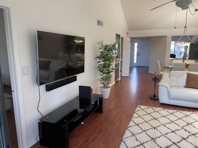 7473 Glendevon Lane 407, Delray Beach, FL 33446
