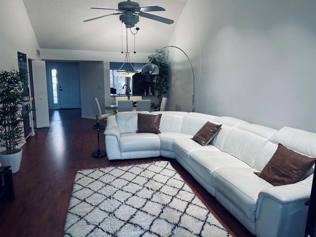 7473 Glendevon Lane 407, Delray Beach, FL 33446