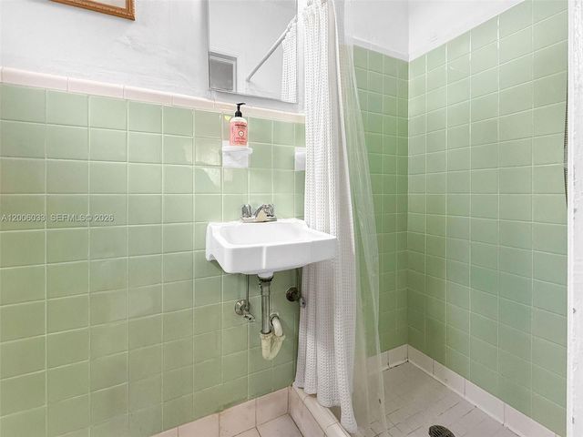 4401 SW 16th St, Miami, FL 33134