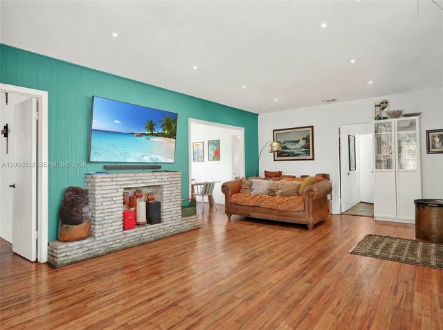 4401 SW 16th St, Miami, FL 33134