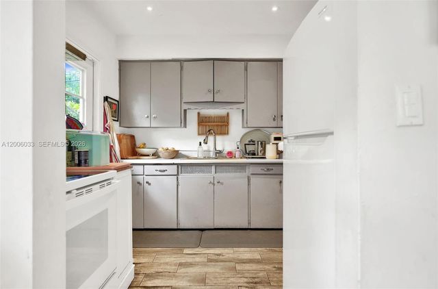 4401 SW 16th St, Miami, FL 33134