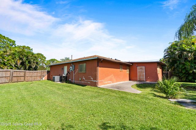 533 Castana Avenue SE, Palm Bay, FL 32909