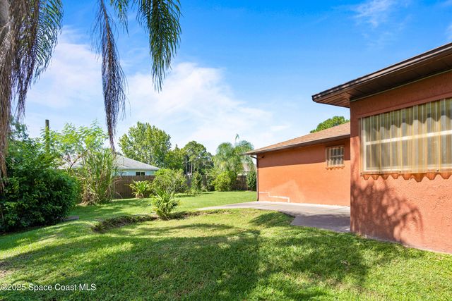 533 Castana Avenue SE, Palm Bay, FL 32909