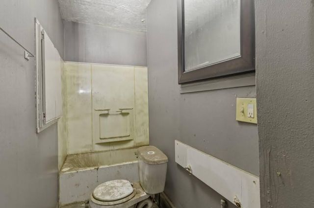 3263 N 35th STREET, Milwaukee, WI 53216