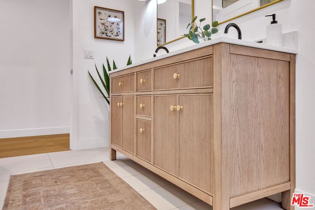 7832 Croydon Avenue, Los Angeles, CA 90045