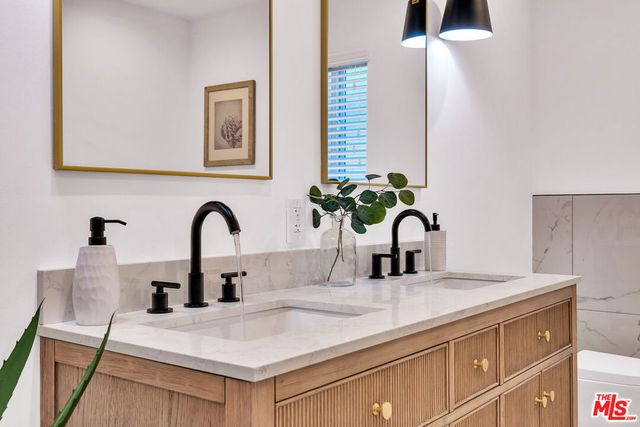 7832 Croydon Avenue, Los Angeles, CA 90045