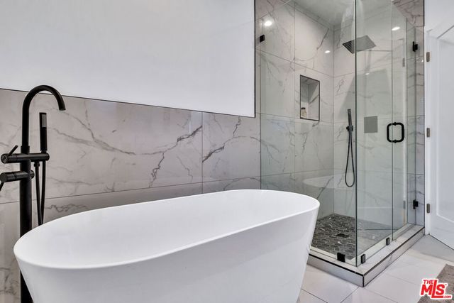 7832 Croydon Avenue, Los Angeles, CA 90045