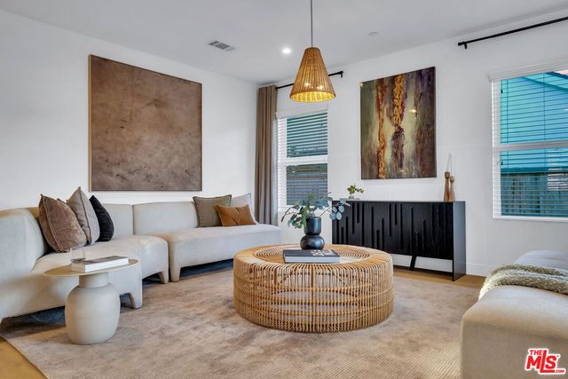 7832 Croydon Avenue, Los Angeles, CA 90045