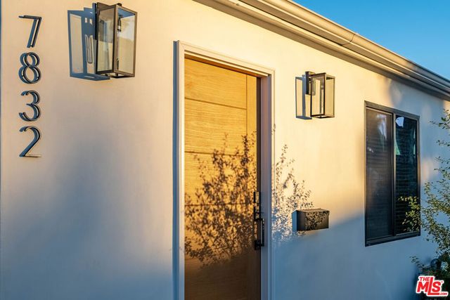 7832 Croydon Avenue, Los Angeles, CA 90045