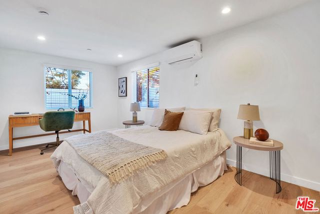 7832 Croydon Avenue, Los Angeles, CA 90045