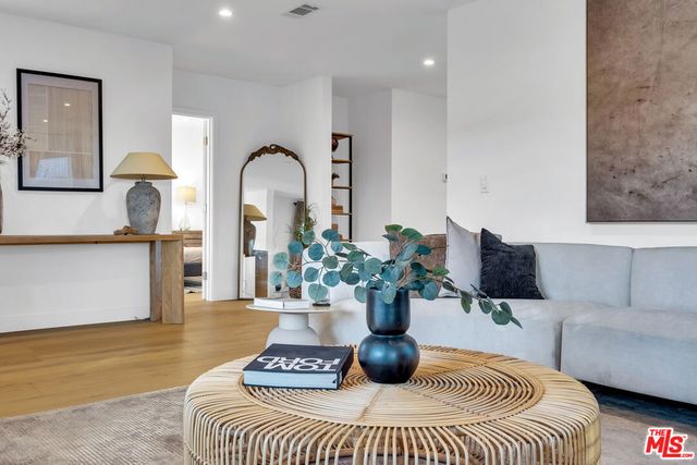 7832 Croydon Avenue, Los Angeles, CA 90045