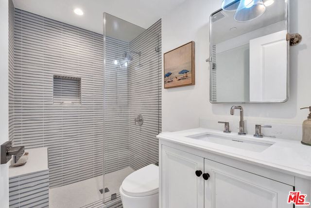 7832 Croydon Avenue, Los Angeles, CA 90045