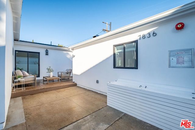 7832 Croydon Avenue, Los Angeles, CA 90045