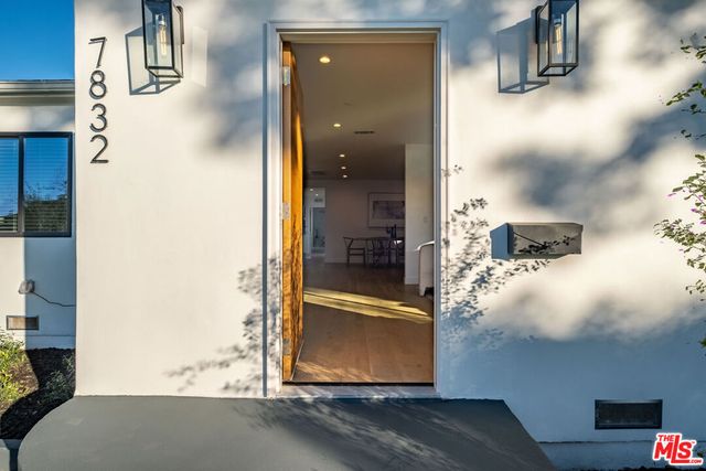 7832 Croydon Avenue, Los Angeles, CA 90045