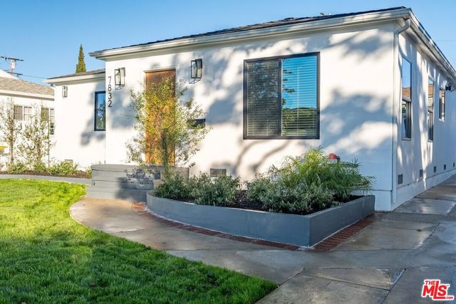 7832 Croydon Avenue, Los Angeles, CA 90045