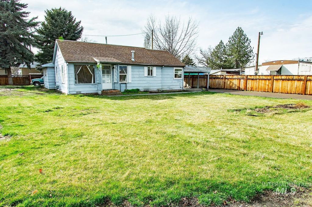 827 N 9th St, Payette, ID 83661