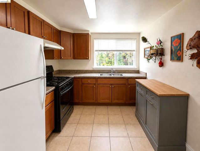 1251 Macarthur Blvd, Oakland, CA 94610