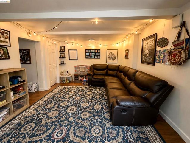 1251 Macarthur Blvd, Oakland, CA 94610