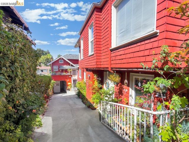 1251 Macarthur Blvd, Oakland, CA 94610