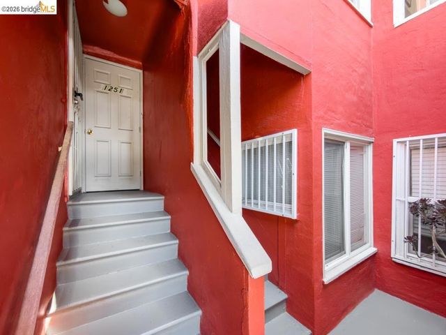 1251 Macarthur Blvd, Oakland, CA 94610