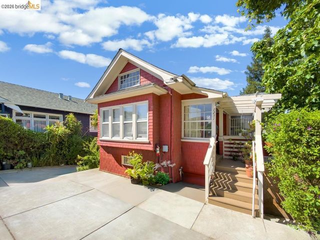 1251 Macarthur Blvd, Oakland, CA 94610