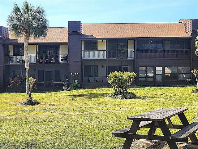 544 FAIRWAYS DRIVE B, Ocala, FL 34472