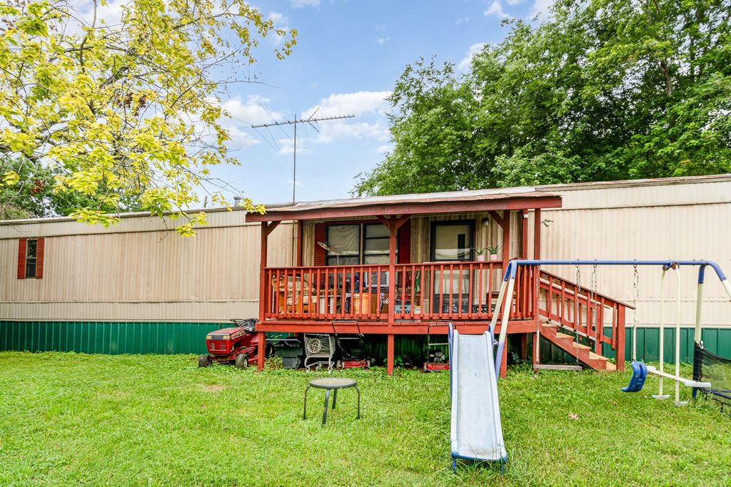 140 Plantation Dr, La Vergne, TN 37086