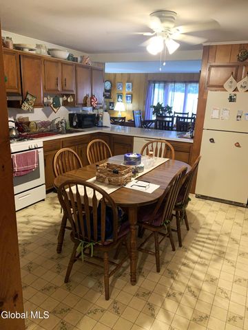 10 Dahl Way, Sand Lake, NY 12018