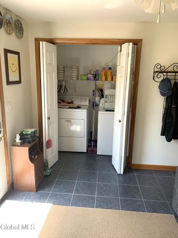 10 Dahl Way, Sand Lake, NY 12018