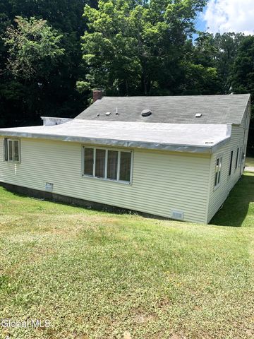 10 Dahl Way, Sand Lake, NY 12018