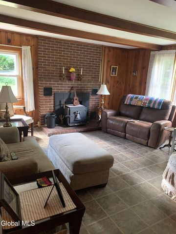 10 Dahl Way, Sand Lake, NY 12018