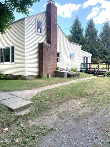 10 Dahl Way, Sand Lake, NY 12018