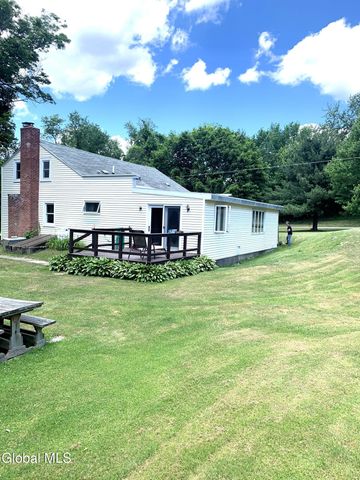 10 Dahl Way, Sand Lake, NY 12018