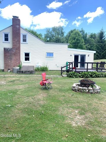 10 Dahl Way, Sand Lake, NY 12018