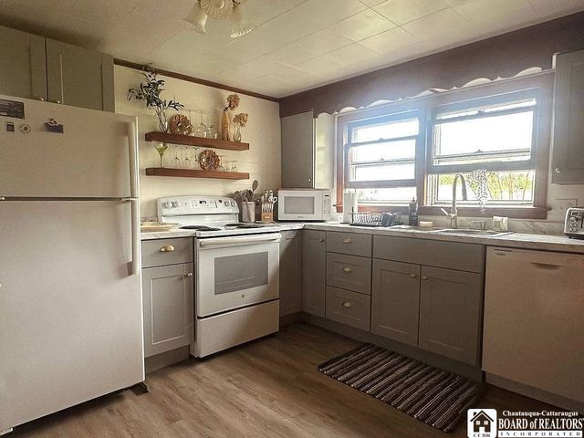 1669 Groveland Avenue, Porter, NY 14174