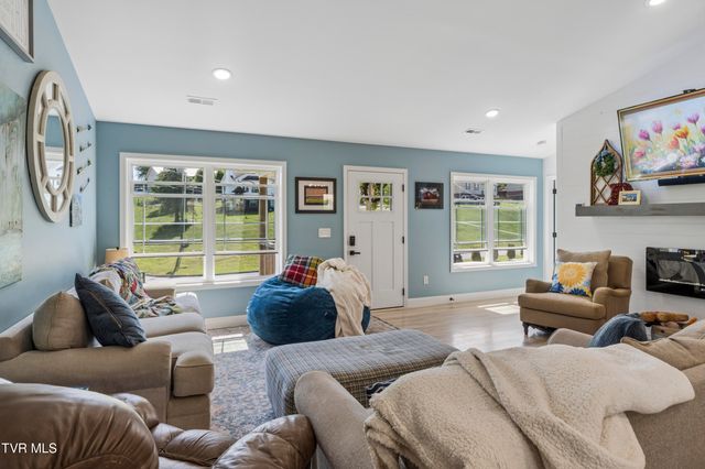 143 Stage Road, Jonesborough, TN 37659