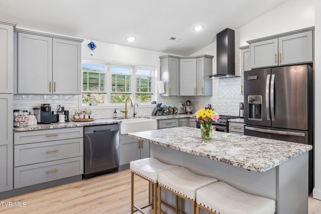 143 Stage Road, Jonesborough, TN 37659